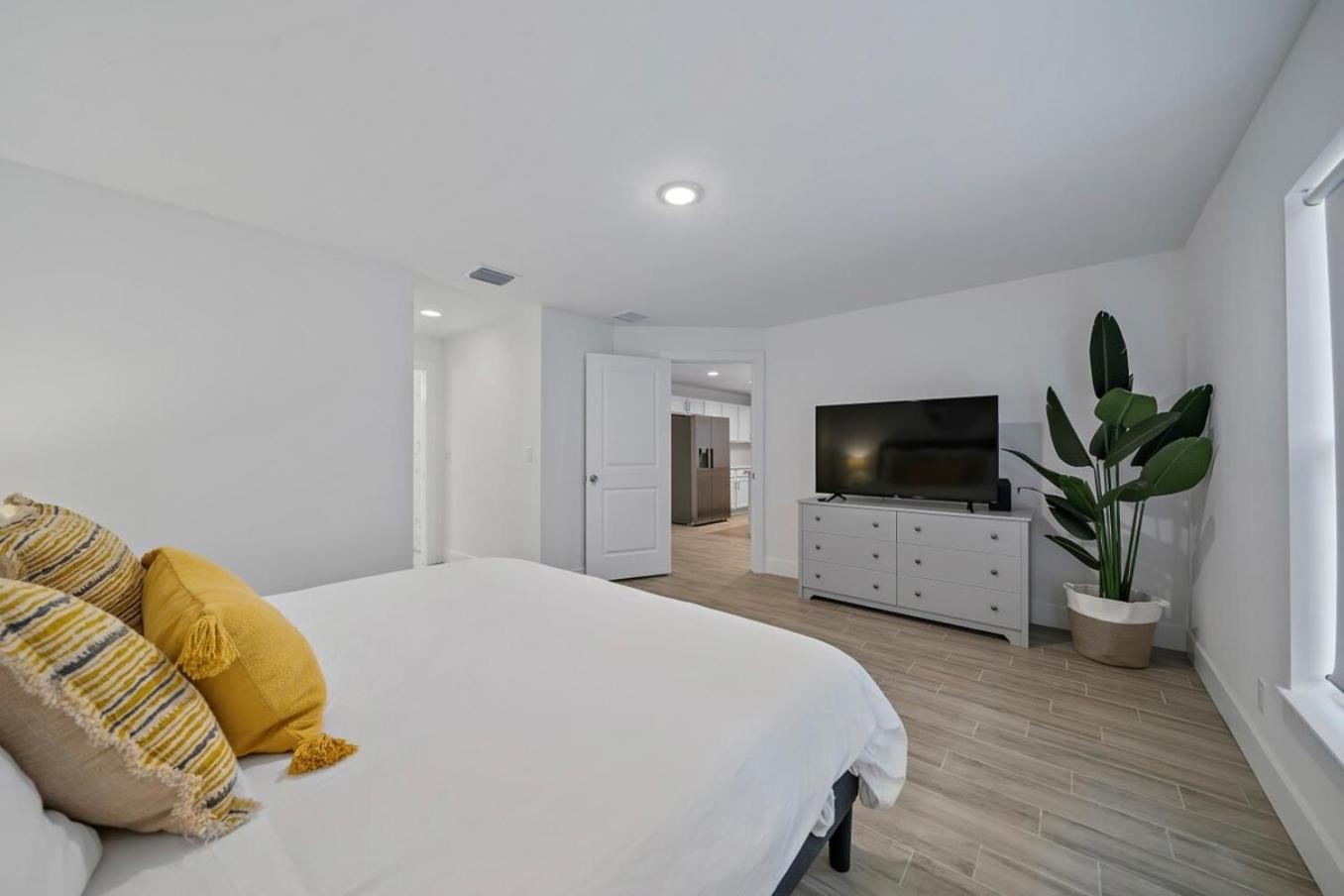 וסט פאלם ביץ' New Construction Home 10 To Beach 5 To Downtown מראה חיצוני תמונה